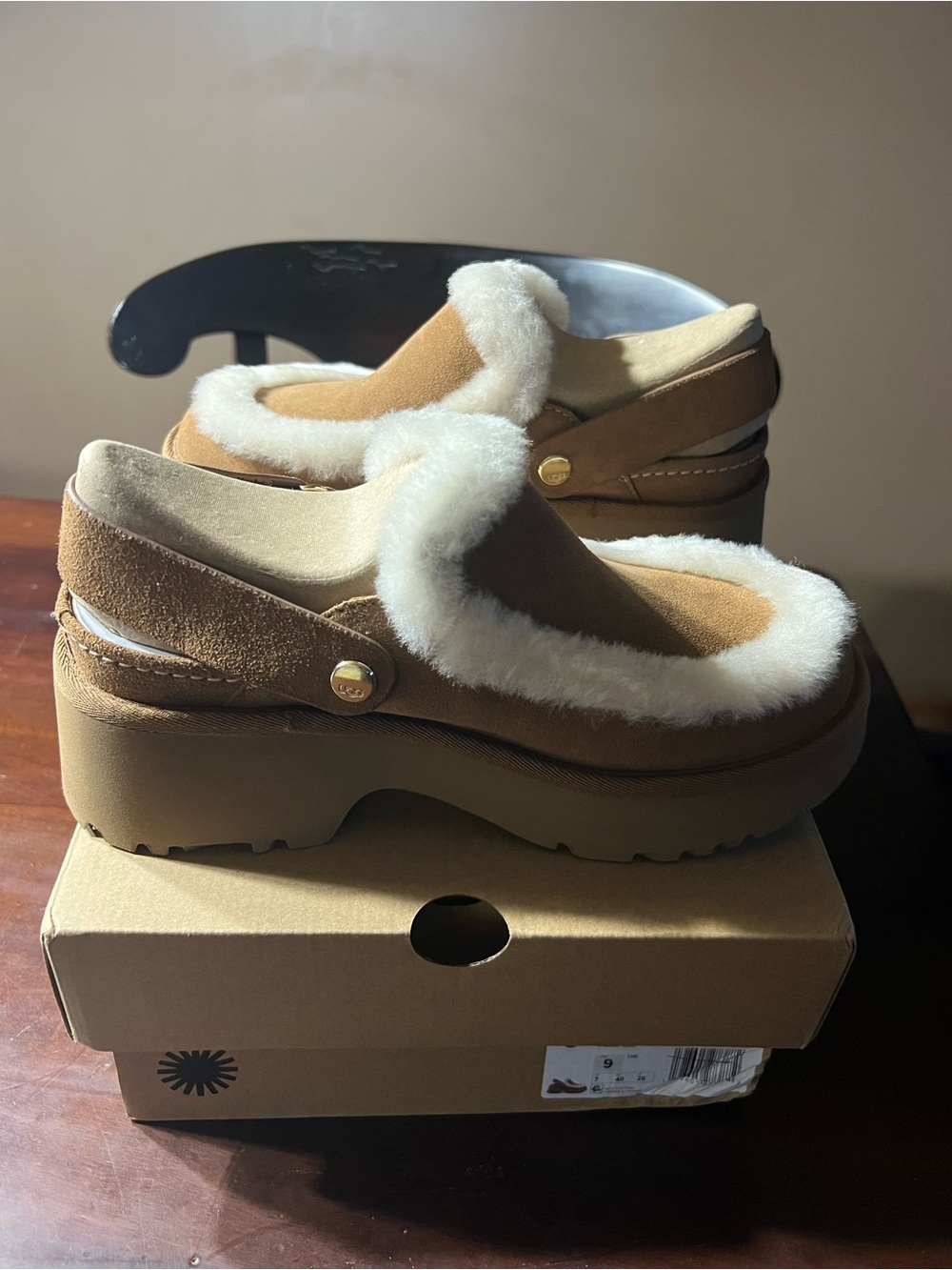 UGG Esmee clog Shearling-Trim Slingback NEW color chestnut - Picture 12 of 13